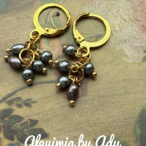 Gray rice baroque pearl cluster chandelier gold statement earrings - Picture 1 of 1